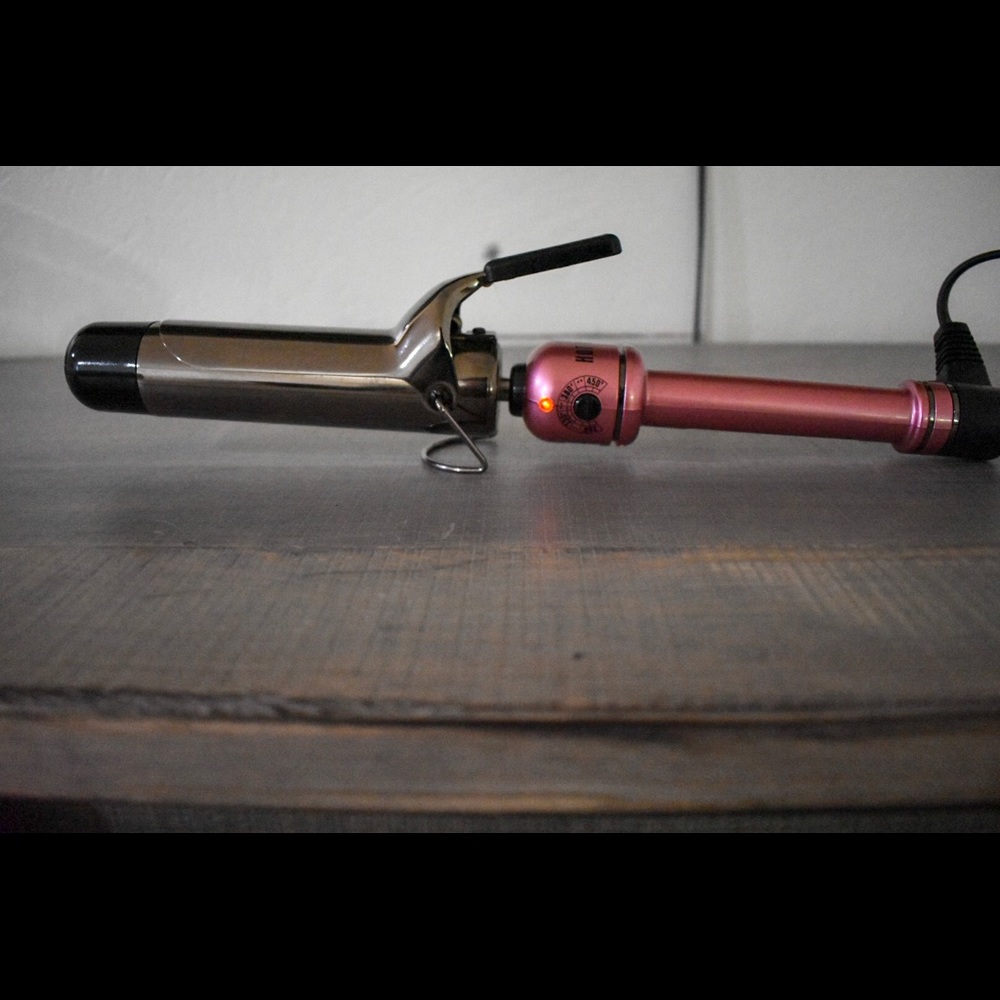 Hot Tools 1 - 1/2” Pink Titanium Curling Iron